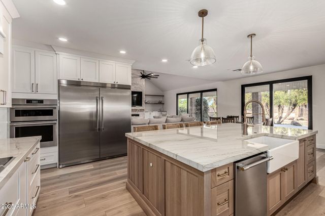 2552 E RIDGEWOOD Lane, Gilbert, AZ 85298