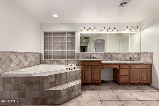 2552 E RIDGEWOOD Lane, Gilbert, AZ 85298