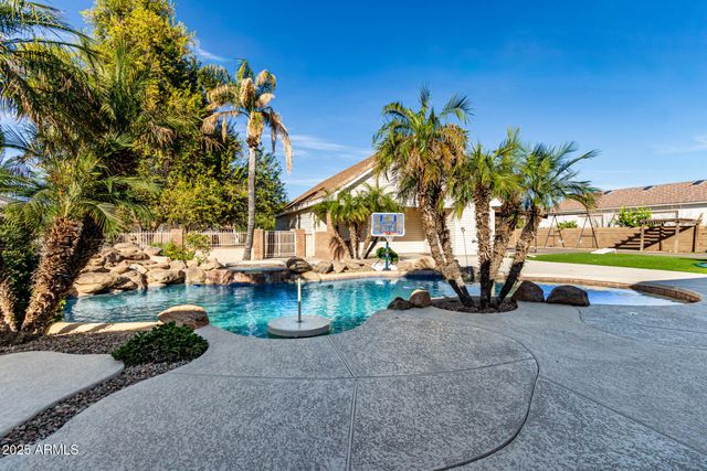 2552 E RIDGEWOOD Lane, Gilbert, AZ 85298