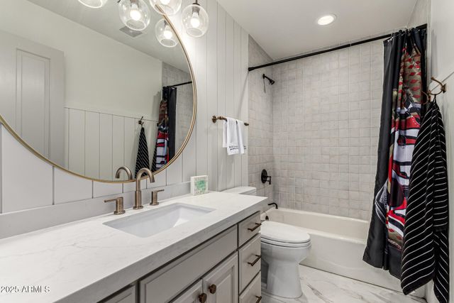 2552 E RIDGEWOOD Lane, Gilbert, AZ 85298