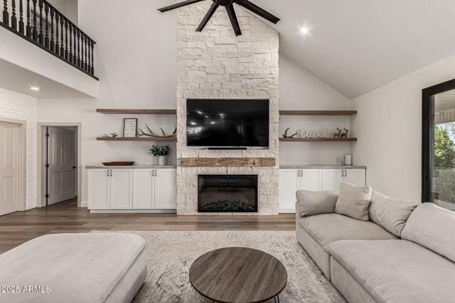 2552 E RIDGEWOOD Lane, Gilbert, AZ 85298