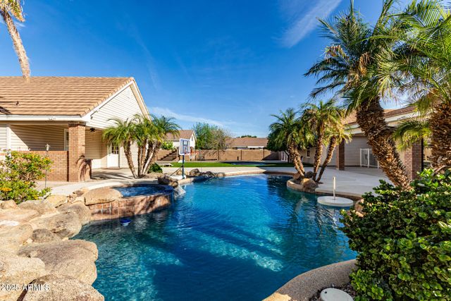 2552 E RIDGEWOOD Lane, Gilbert, AZ 85298