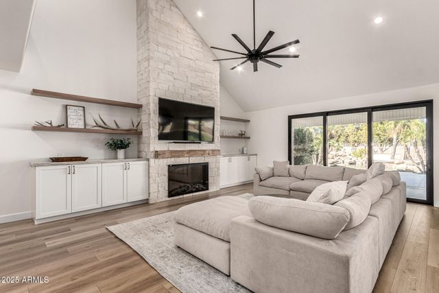 2552 E RIDGEWOOD Lane, Gilbert, AZ 85298