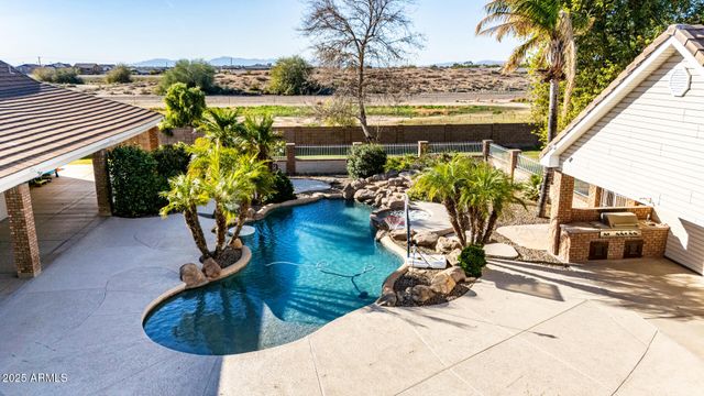 2552 E RIDGEWOOD Lane, Gilbert, AZ 85298