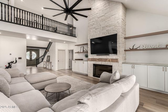 2552 E RIDGEWOOD Lane, Gilbert, AZ 85298