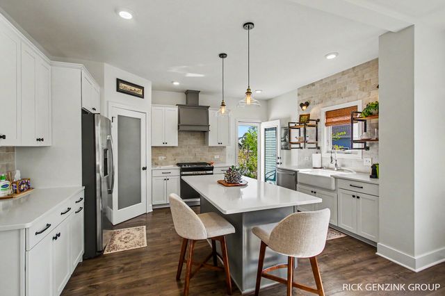 567 Blackstone Street, Holland City, MI 49423