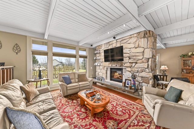 W307N6992 Club CIRCLE E, Hartland, WI 53029