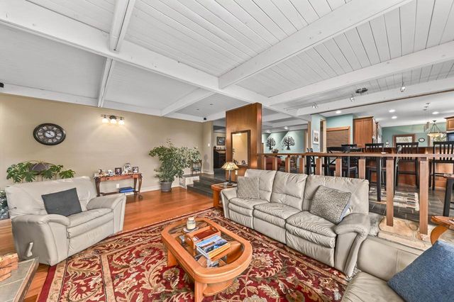 W307N6992 Club CIRCLE E, Hartland, WI 53029