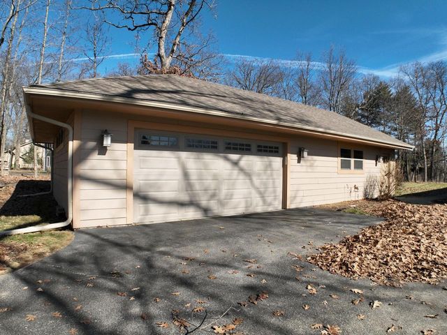 W307N6992 Club CIRCLE E, Hartland, WI 53029