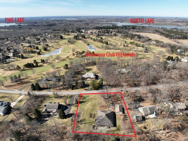 W307N6992 Club CIRCLE E, Hartland, WI 53029