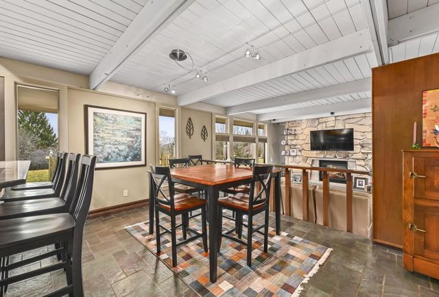 W307N6992 Club CIRCLE E, Hartland, WI 53029