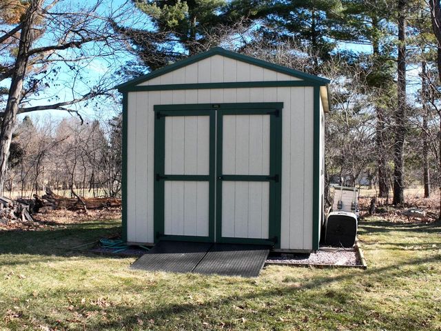 W307N6992 Club CIRCLE E, Hartland, WI 53029