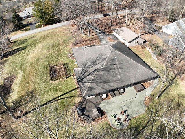 W307N6992 Club CIRCLE E, Hartland, WI 53029