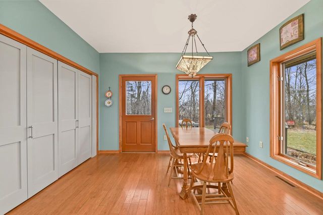 W307N6992 Club CIRCLE E, Hartland, WI 53029