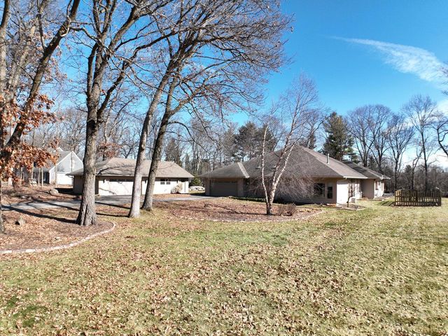 W307N6992 Club CIRCLE E, Hartland, WI 53029