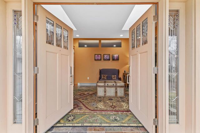 W307N6992 Club CIRCLE E, Hartland, WI 53029