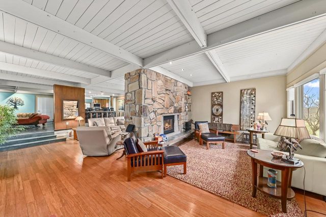 W307N6992 Club CIRCLE E, Hartland, WI 53029