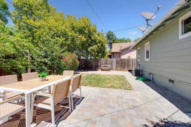 32013203 Hoover Street, Redwood City, CA 94063