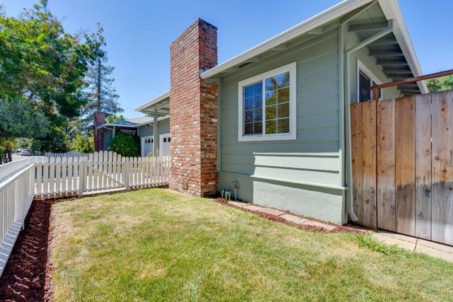 32013203 Hoover Street, Redwood City, CA 94063