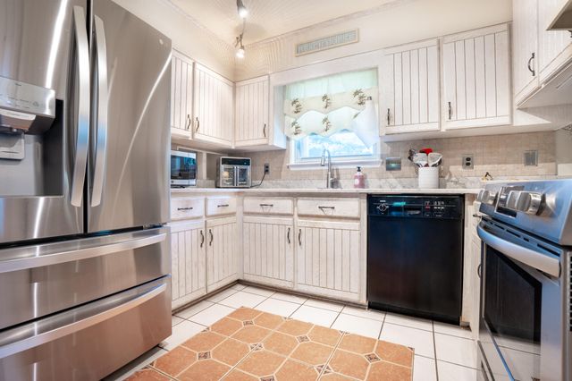 14 W Casa Loma Drive, Mary Esther, FL 32569