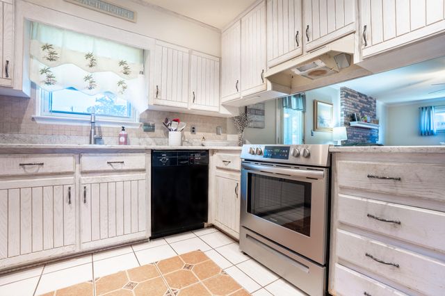 14 W Casa Loma Drive, Mary Esther, FL 32569
