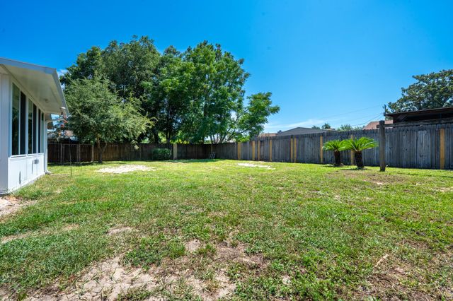 14 W Casa Loma Drive, Mary Esther, FL 32569