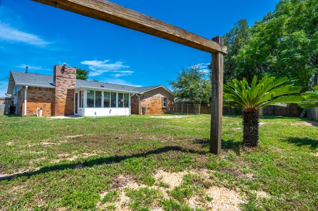 14 W Casa Loma Drive, Mary Esther, FL 32569