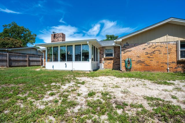 14 W Casa Loma Drive, Mary Esther, FL 32569