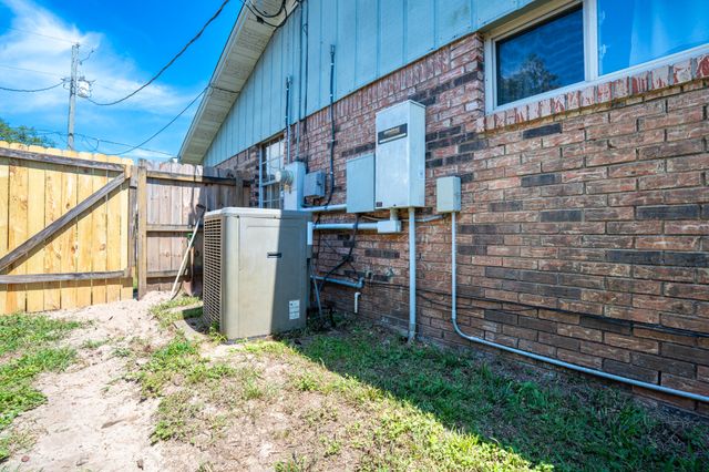 14 W Casa Loma Drive, Mary Esther, FL 32569