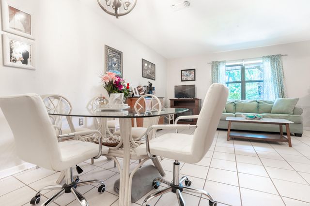 14 W Casa Loma Drive, Mary Esther, FL 32569