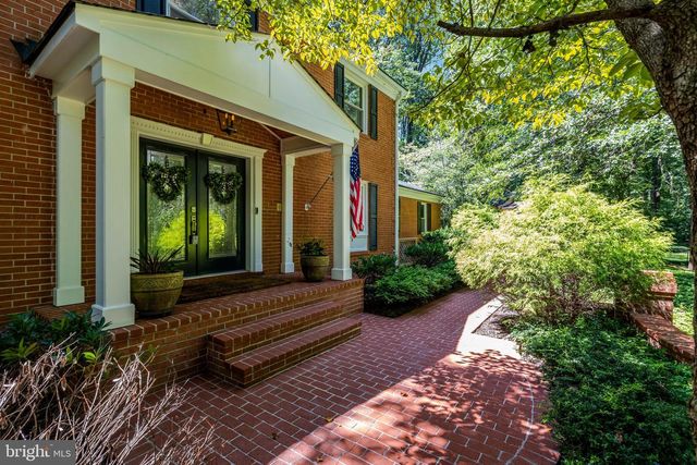 10015 SADDLE RD, Vienna, VA 22181