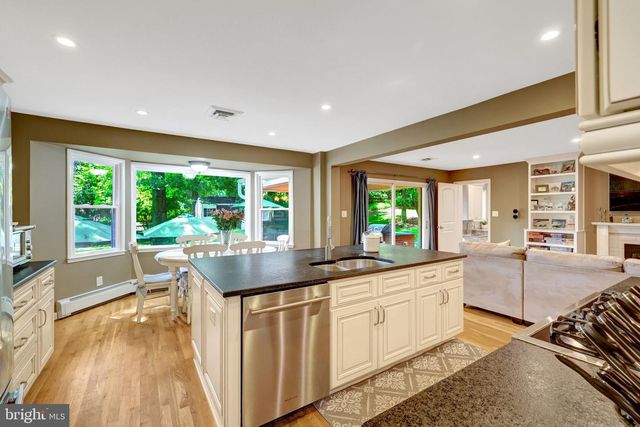 10015 SADDLE RD, Vienna, VA 22181