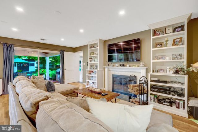 10015 SADDLE RD, Vienna, VA 22181