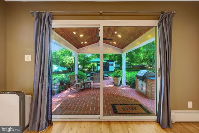 10015 SADDLE RD, Vienna, VA 22181