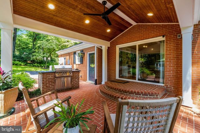 10015 SADDLE RD, Vienna, VA 22181