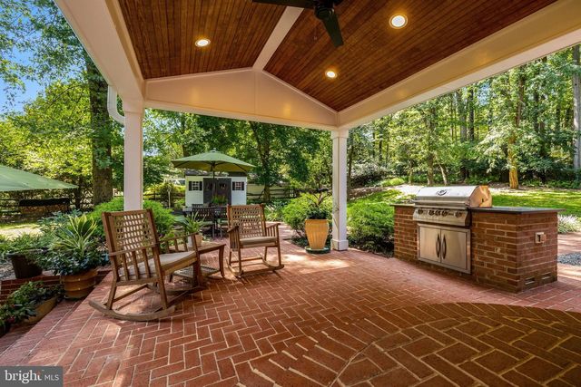 10015 SADDLE RD, Vienna, VA 22181
