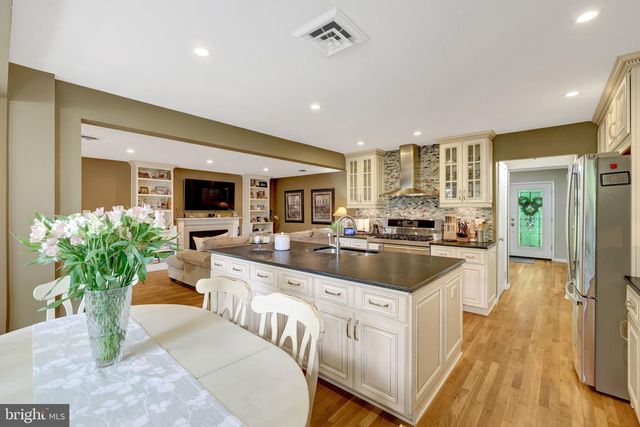 10015 SADDLE RD, Vienna, VA 22181