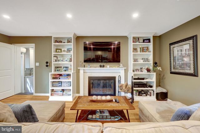 10015 SADDLE RD, Vienna, VA 22181