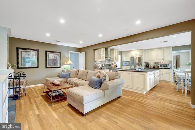 10015 SADDLE RD, Vienna, VA 22181