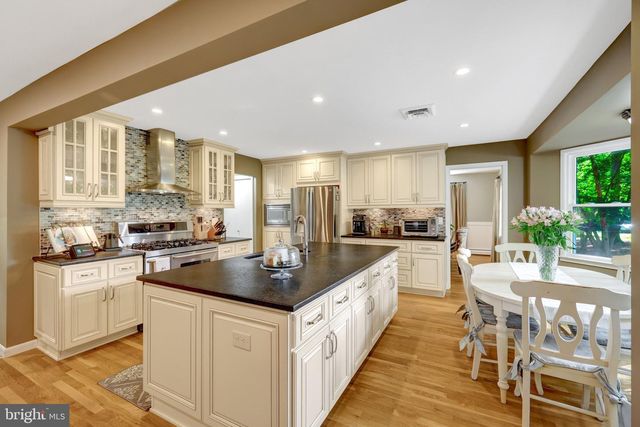 10015 SADDLE RD, Vienna, VA 22181