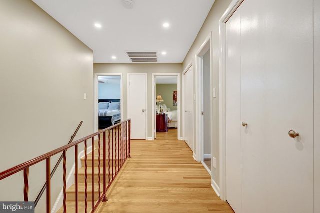 10015 SADDLE RD, Vienna, VA 22181