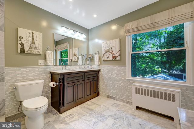 10015 SADDLE RD, Vienna, VA 22181