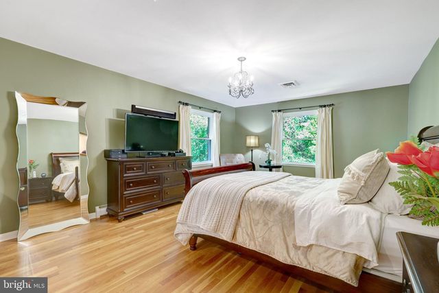 10015 SADDLE RD, Vienna, VA 22181