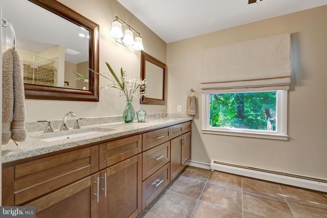 10015 SADDLE RD, Vienna, VA 22181
