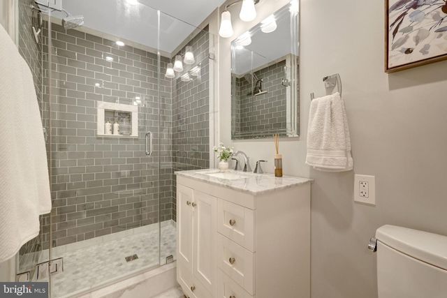 10015 SADDLE RD, Vienna, VA 22181