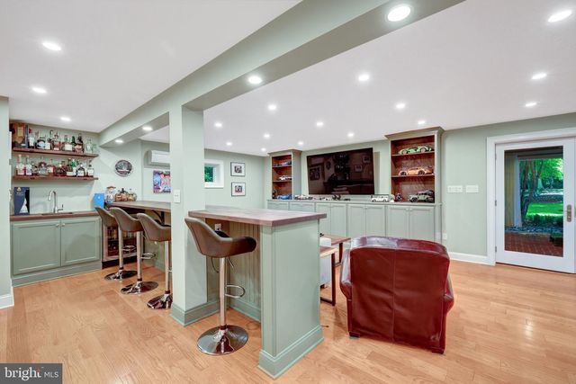 10015 SADDLE RD, Vienna, VA 22181