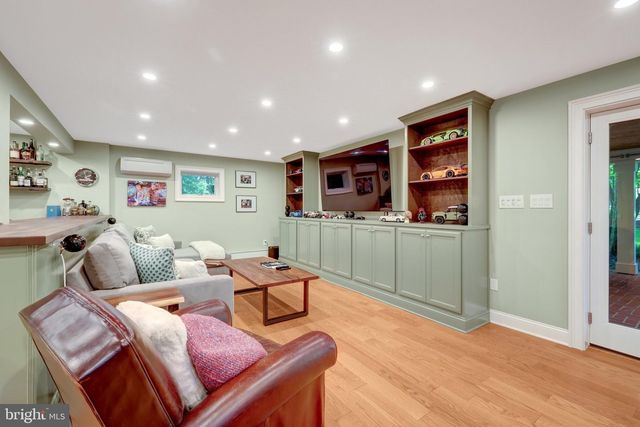 10015 SADDLE RD, Vienna, VA 22181