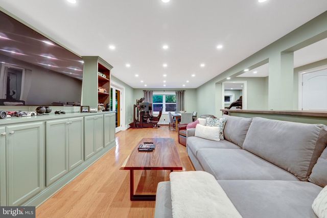 10015 SADDLE RD, Vienna, VA 22181