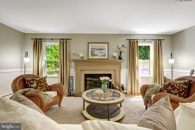 10015 SADDLE RD, Vienna, VA 22181