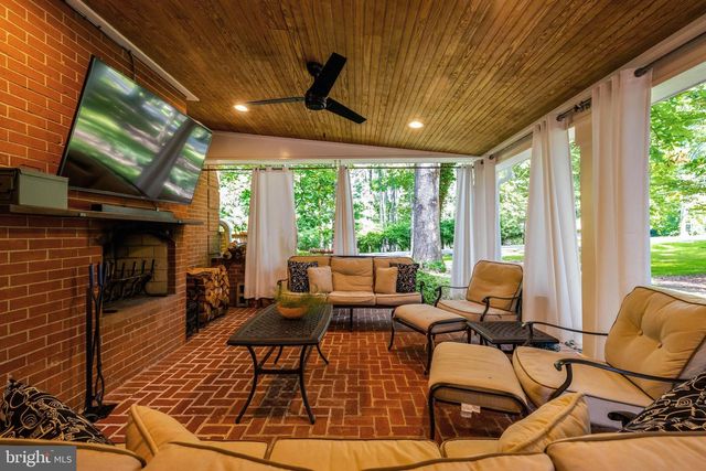 10015 SADDLE RD, Vienna, VA 22181